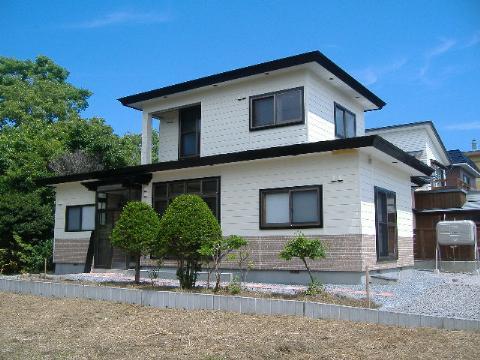 Local appearance photo. Entrance facing south