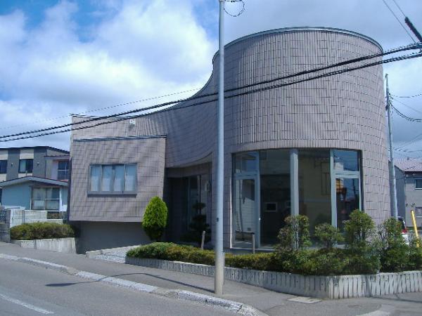 Local appearance photo. It is a good location in the city