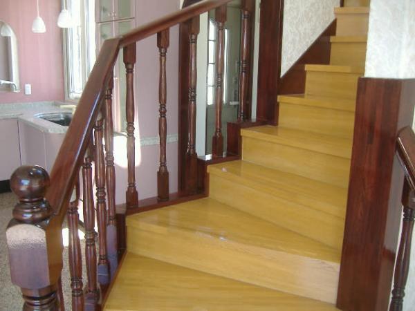 Other introspection. To the second floor from the hall