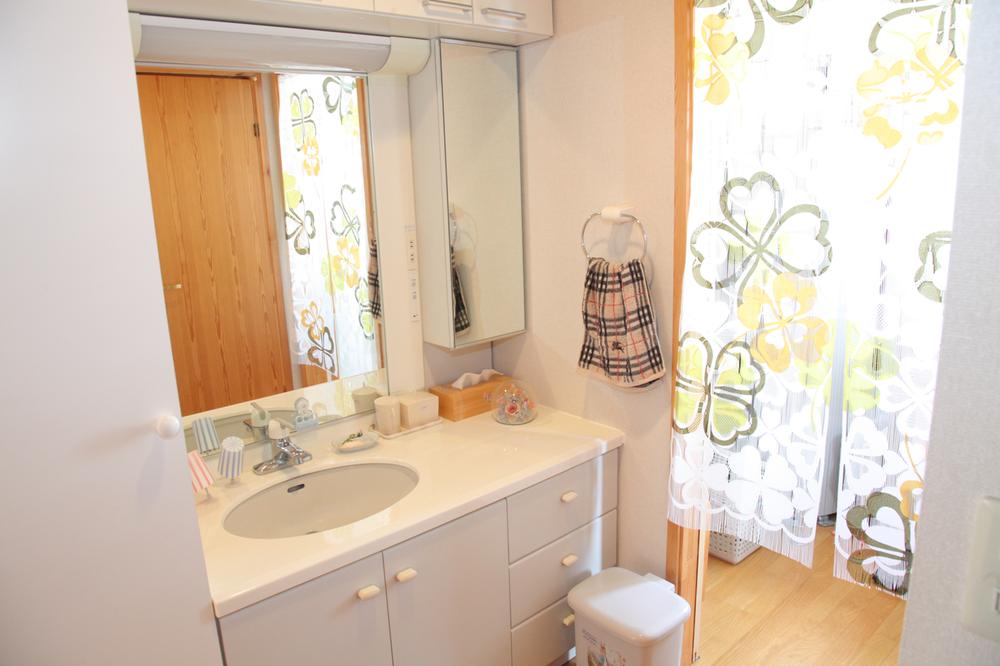 Wash basin, toilet. Indoor (April 2013) Shooting