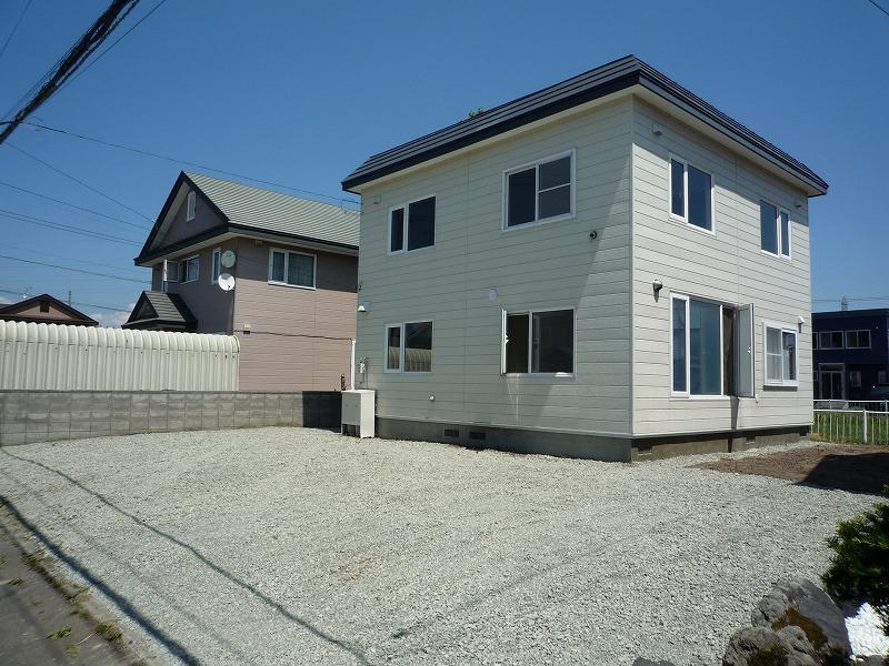 Garden. Parking space