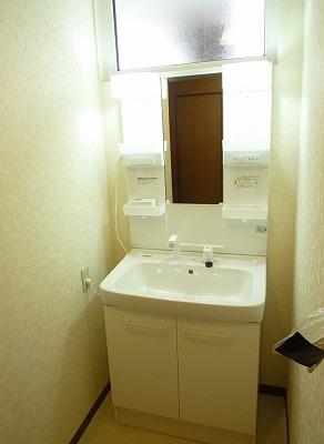 Wash basin, toilet. First floor washbasin