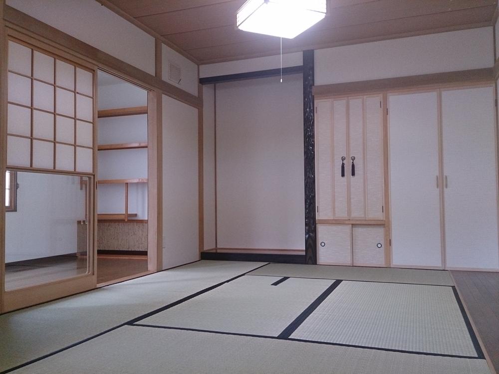 Non-living room. First floor Japanese-style room with a tea house