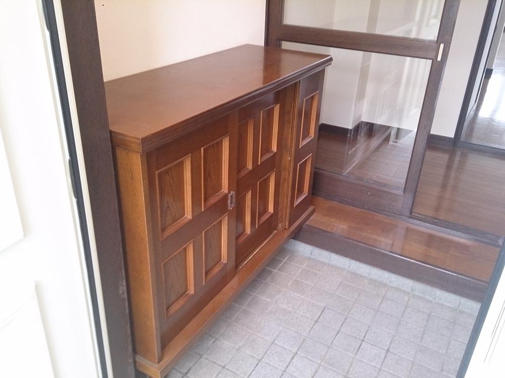 Entrance. Spacious entrance