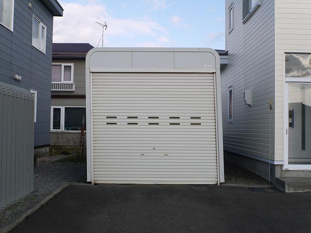 Parking lot. Local (11 May 2013) Shooting