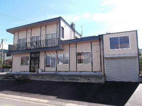 Local appearance photo. 5LDK of car lovers happy with garage