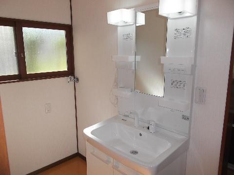 Wash basin, toilet. Vanity LIXIL