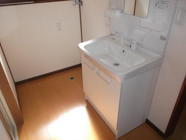 Wash basin, toilet. utility