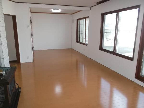 Same specifications photos (living). Bright living room