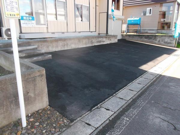 Parking lot. Parking was asphalt pavement