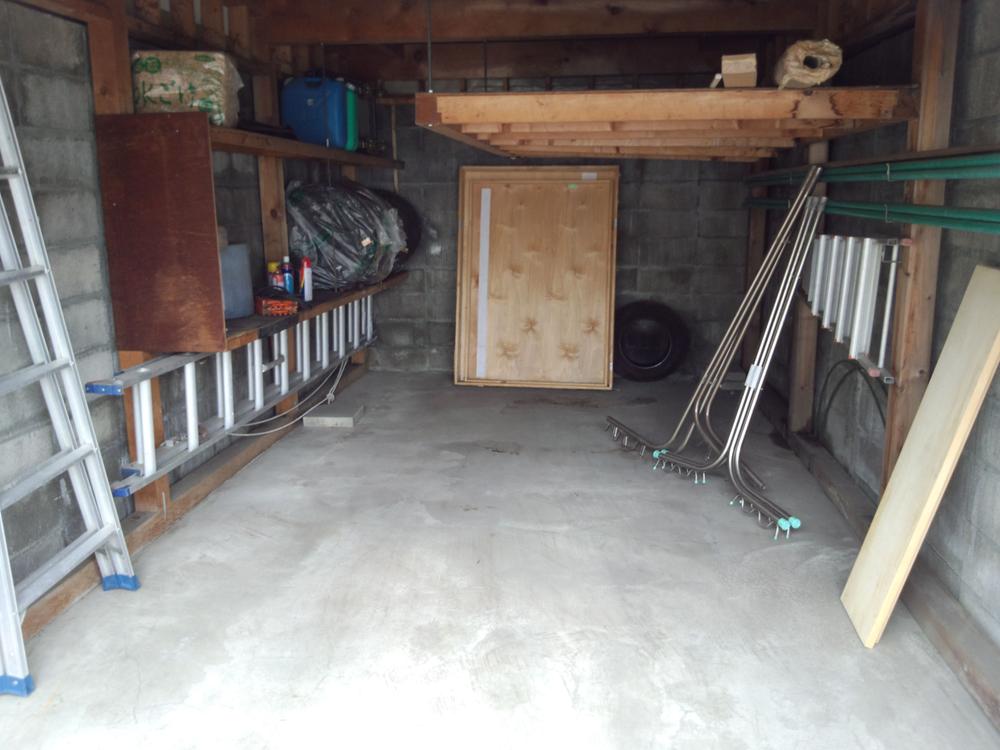 Parking lot. Local (10 May 2013) Shooting