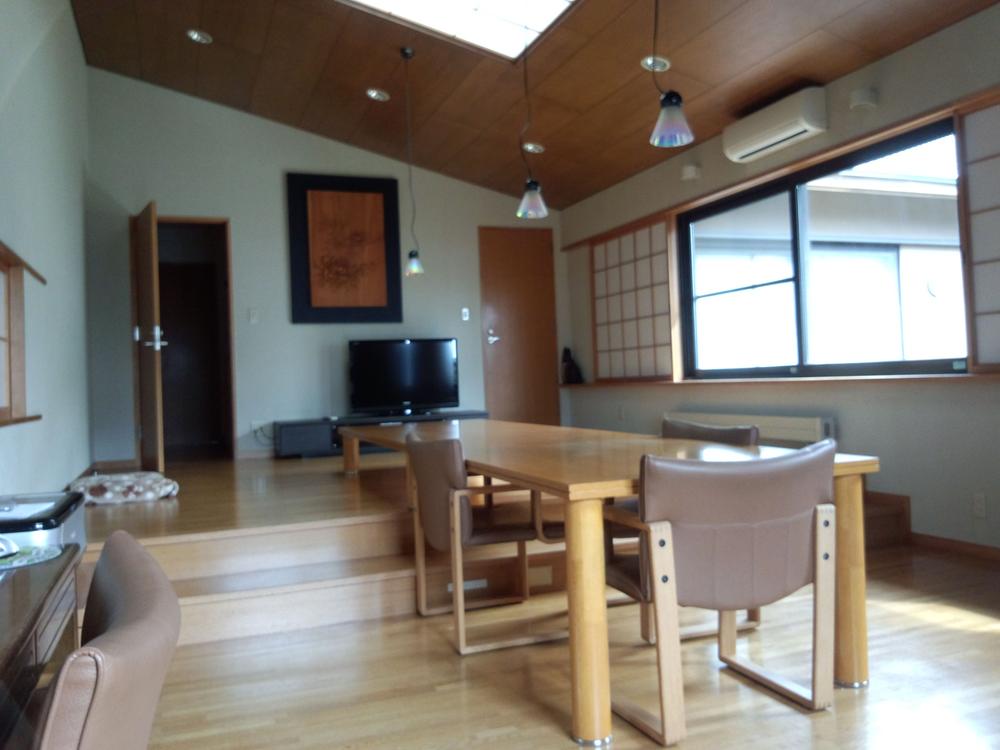 Living. Indoor (10 May 2013) Shooting Decorated in taking advantage of the taste of the warmth and the sum of the tree