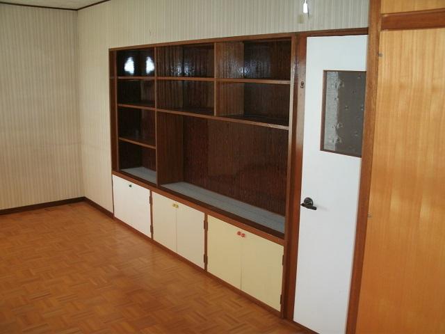 Other introspection. The second floor houses