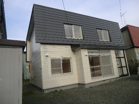 Local appearance photo. Parking three-friendly garden house