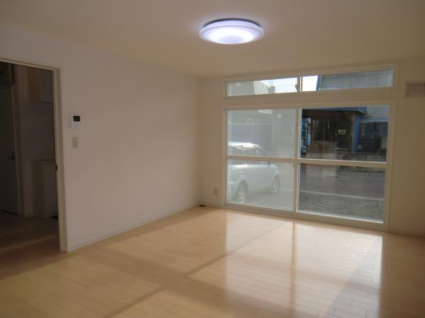 Same specifications photos (living). Living 10 Pledge to enter the light