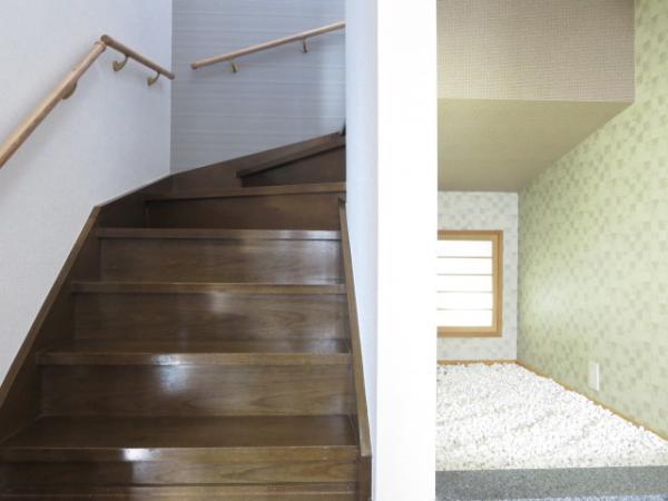 Other introspection. It is easy width of stairs Shi up and down widely. 