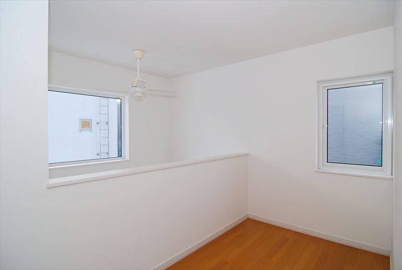 Other introspection. Second floor of the Hall