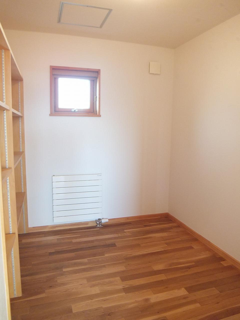 Non-living room. Indoor (11 May 2013) Shooting