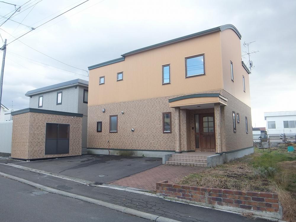 Local appearance photo. Local (11 May 2013) Shooting