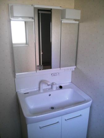 Wash basin, toilet. Room (May 2013) Shooting