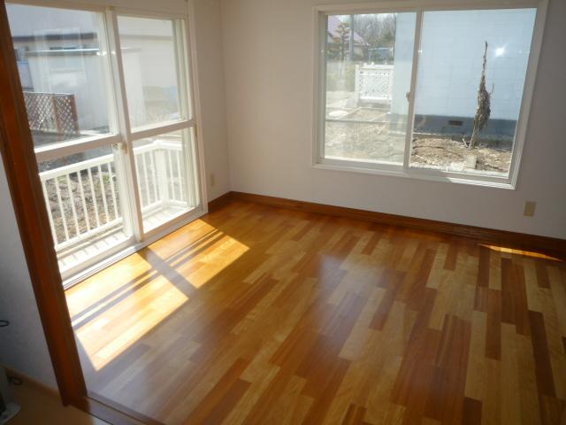 Non-living room. Local (April 2012) shooting