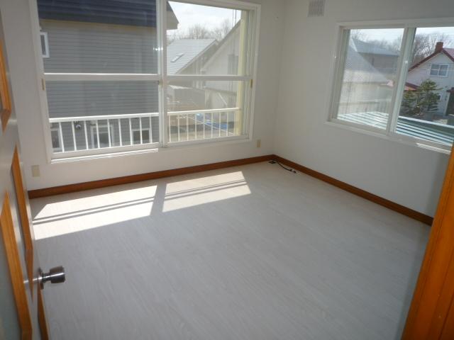 Non-living room. Local (April 2012) shooting