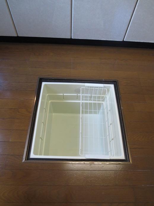 Receipt. Underfloor storage of kitchen  Local (10 May 2013) Shooting