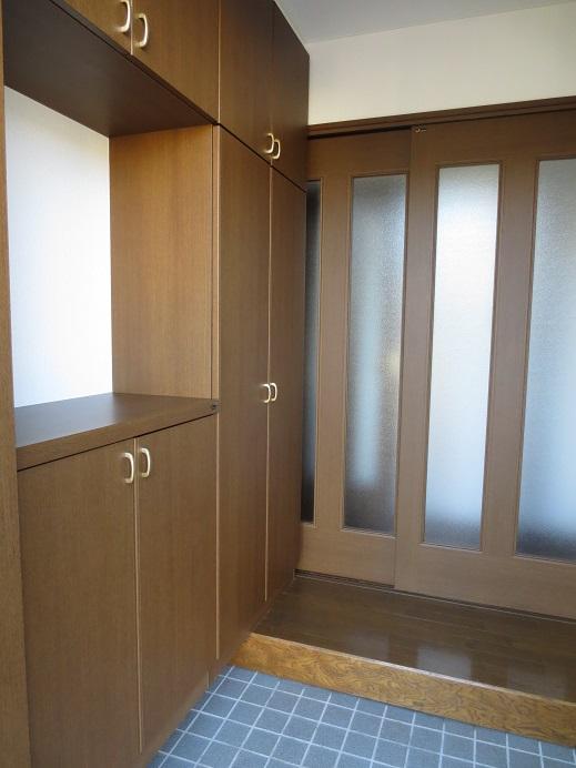 Entrance. Local (10 May 2013) Shooting