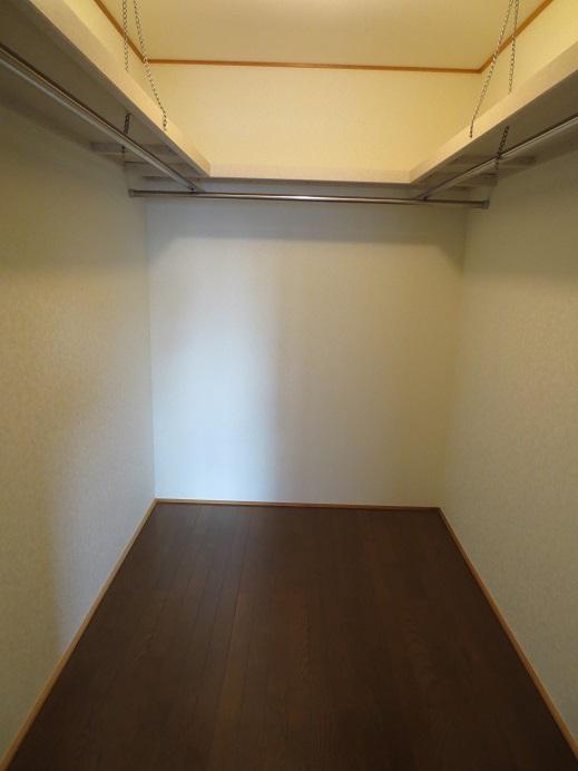 Receipt. Walking closet  Local (10 May 2013) Shooting