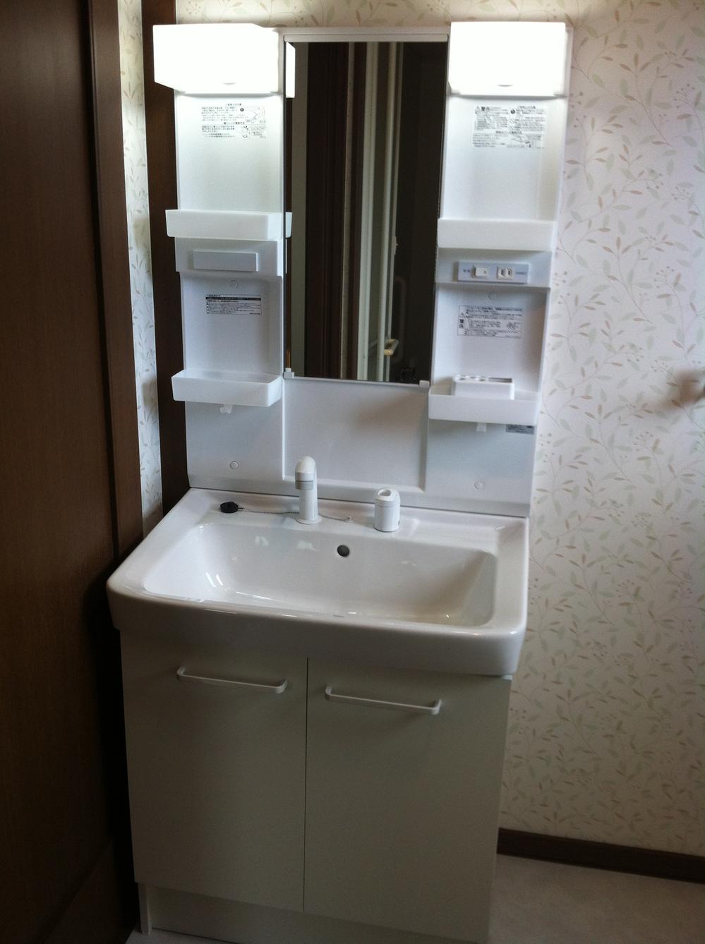 Wash basin, toilet. Indoor (10 May 2013) Shooting