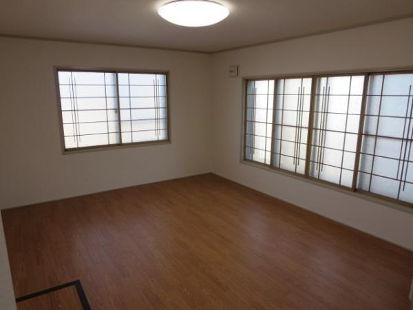 Non-living room. Second floor 14 quires of Western-style