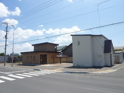 Local photos, including front road. Appearance as seen from the road