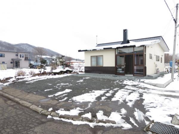 Local appearance photo. Parking space and plenty ☆