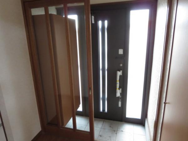 Entrance. Entrance hall. Also have a cupboard.