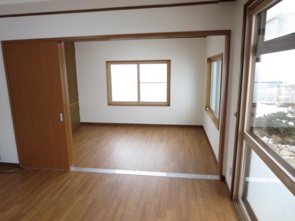 Non-living room. Western-style as seen from the living room