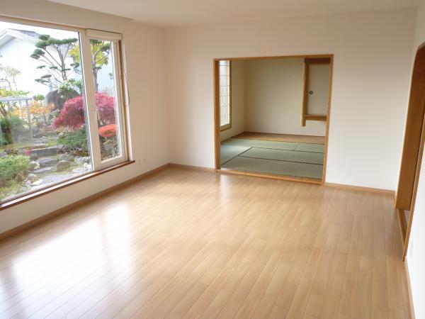 Living. Sunny living