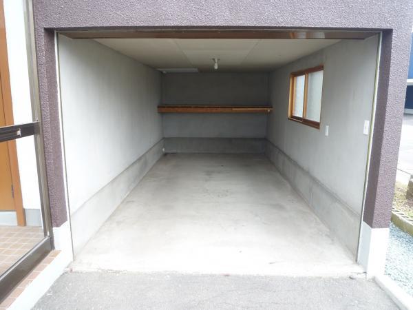 Parking lot. Also it comes with a garage of indoor type.