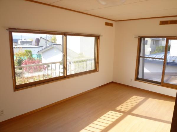 Non-living room. Second floor of 8.5 quires Western-style. Per day is a good.