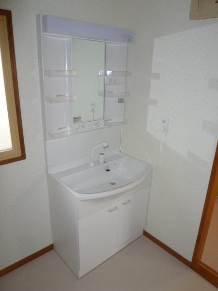 Wash basin, toilet. Also washstand new exchange