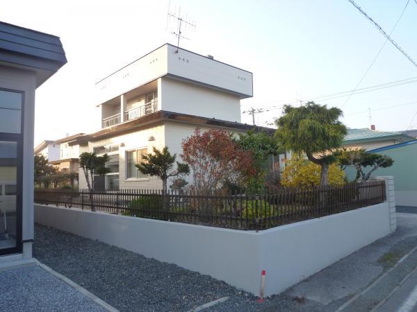 Local appearance photo. Also it comes with a garden.