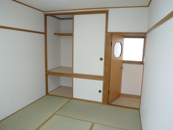 Receipt. Storage of the second floor Japanese-style room