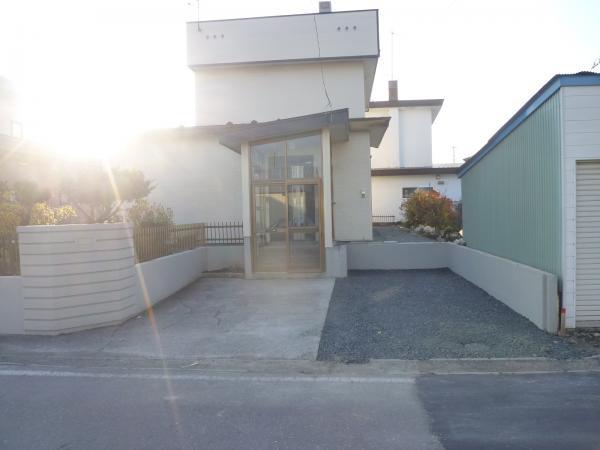 Parking lot. It will stop two parking.