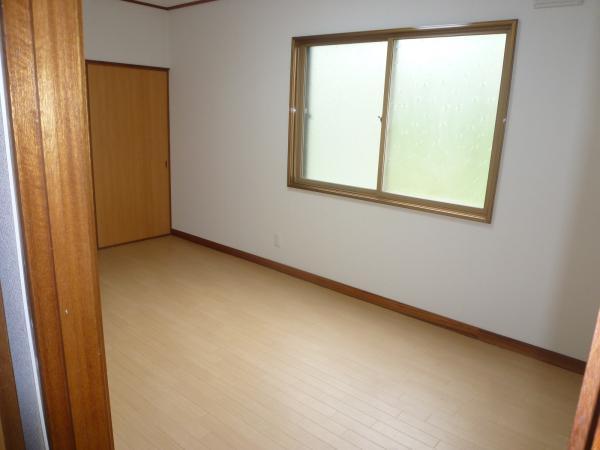 Non-living room. First floor 9 Pledge of Western-style