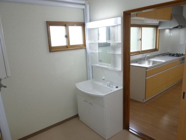 Wash basin, toilet. It was washbasin exchange. 