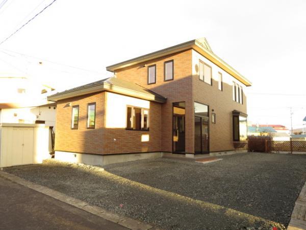 Local appearance photo. Built 11 years of housing! ! It will be at a distance of 1 km around to elementary and junior high schools.