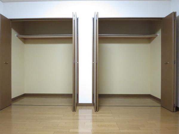 Receipt. Please be clothes were hung hanger with storage inside pipe