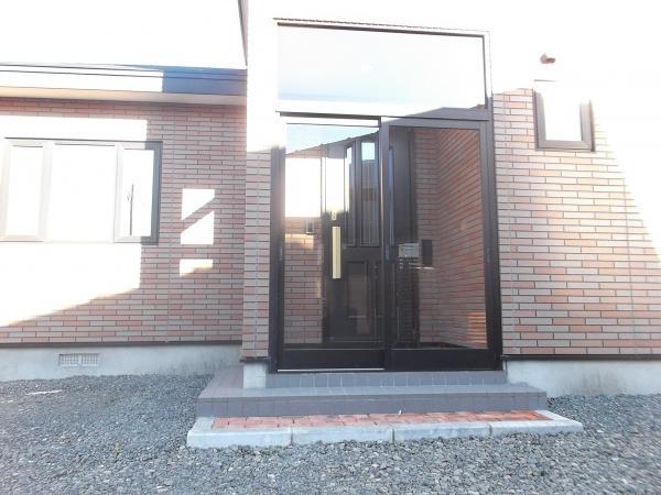 Entrance. Why do not we coming season is double joy when the wind dividing room there?