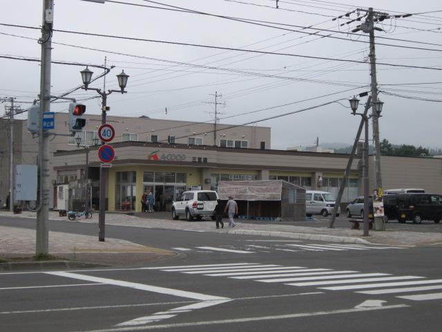 Supermarket. A Co-op (agricultural cooperatives) Mikasa 800m to the store
