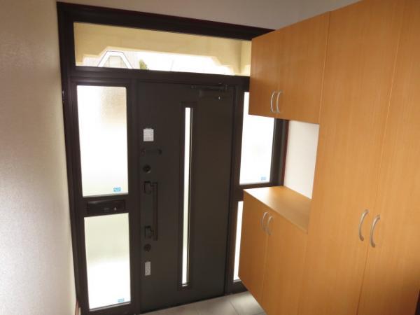 Entrance. Entrance hall. I put shoe box storage lot.