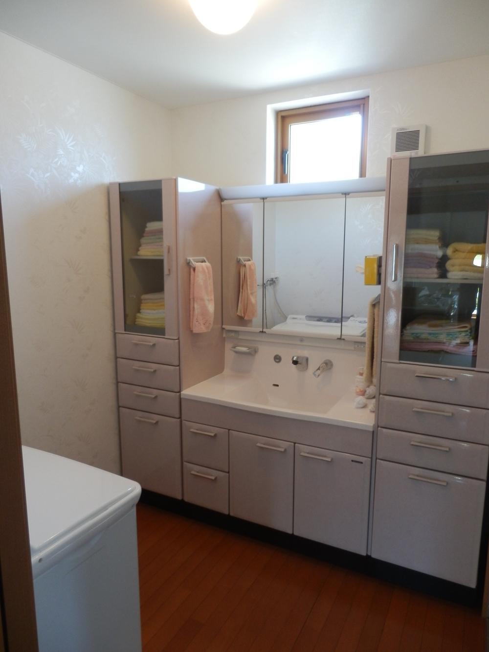 Wash basin, toilet. Indoor (June 2012) shooting